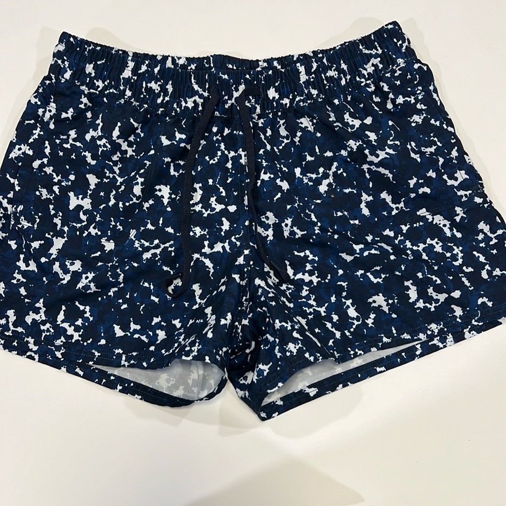 The North Face - navy/black/white athletic shorts‎